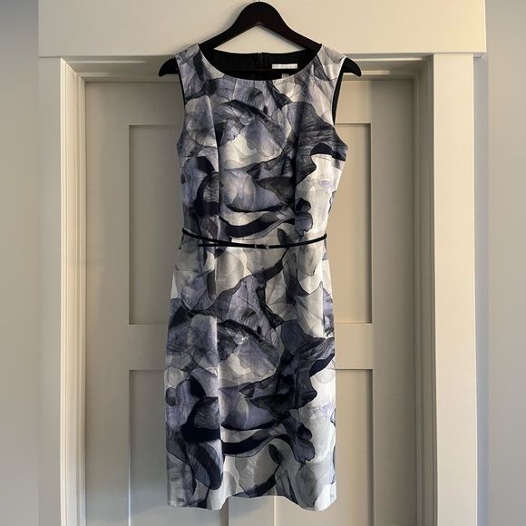 Boss Dresses & Skirts - Sleeveless Navy and White Floral Sheath Dress